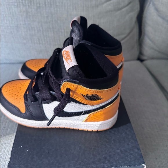 Jordan 1 Retro High OG - Picture 2 of 7